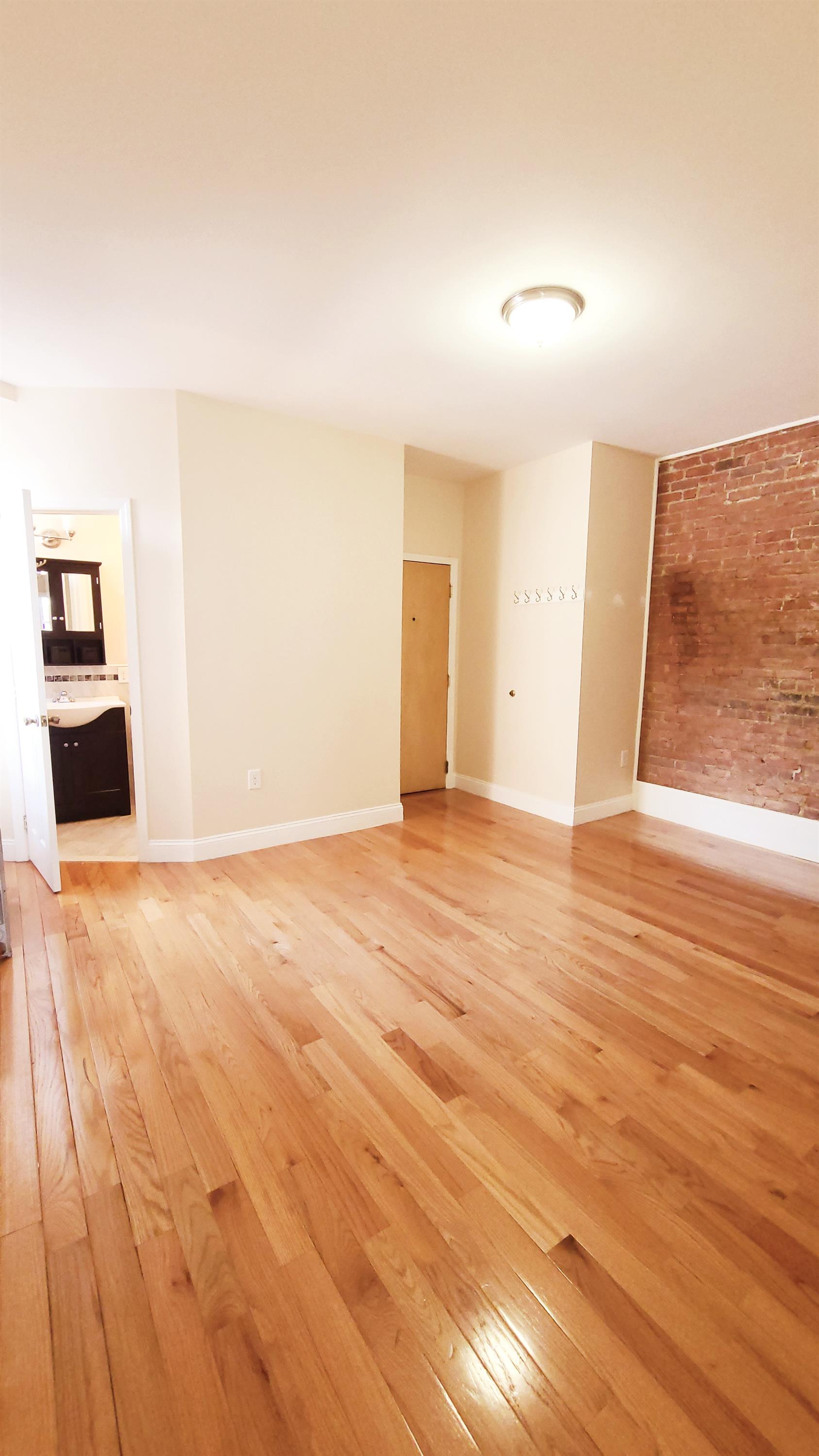 152 New York Ave